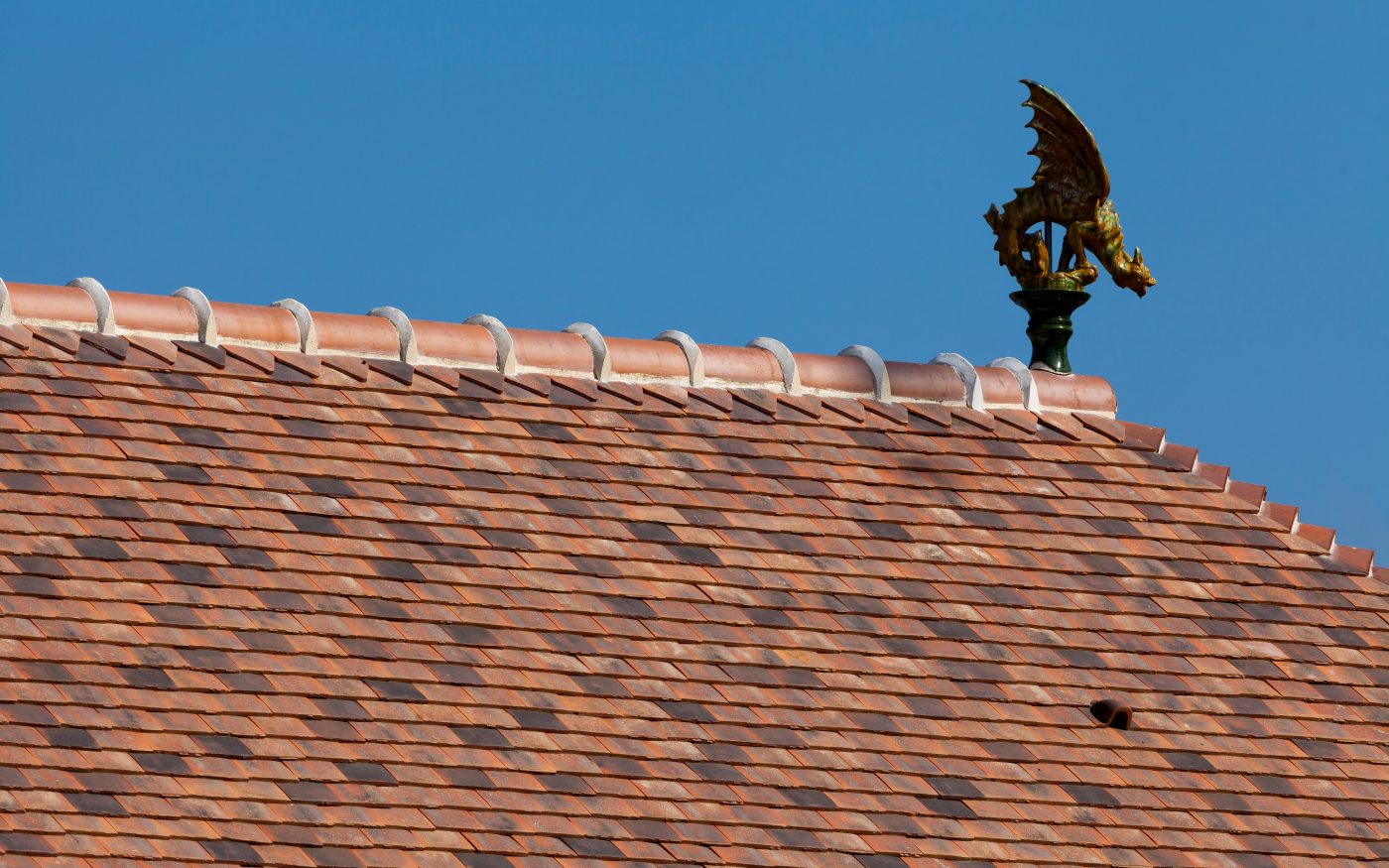 Écuries Haras des Adélis avec les tuiles Saint Vincent Rouge obscur et Ambre foncé - Trophées Aléonard Coup de cœur de l'internaute 2017