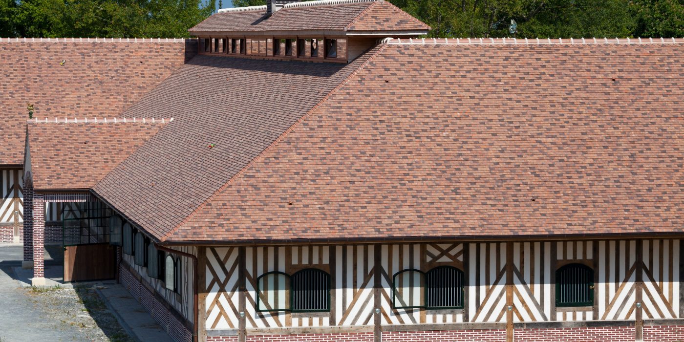 Haras des Adelis Cambremer, tuiles Aléonard Saint-Vincent