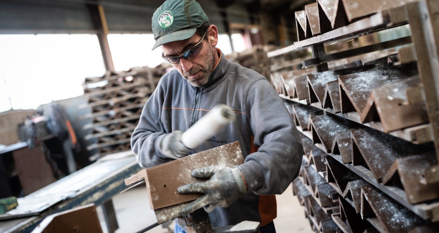 Préparation des tuiles rabat Aléonard