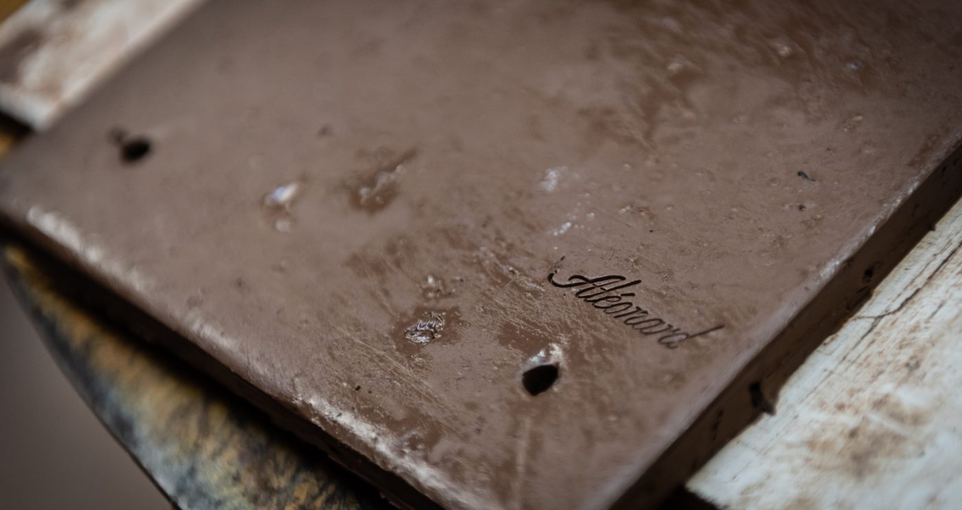 Marquage des tuiles avec le logo Aléonard