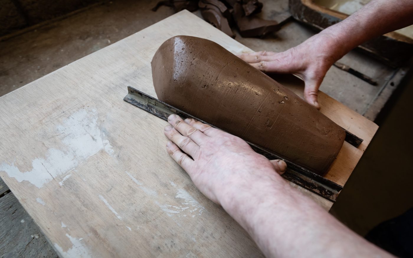 Façonnage d'une faitière tuile Aléonard