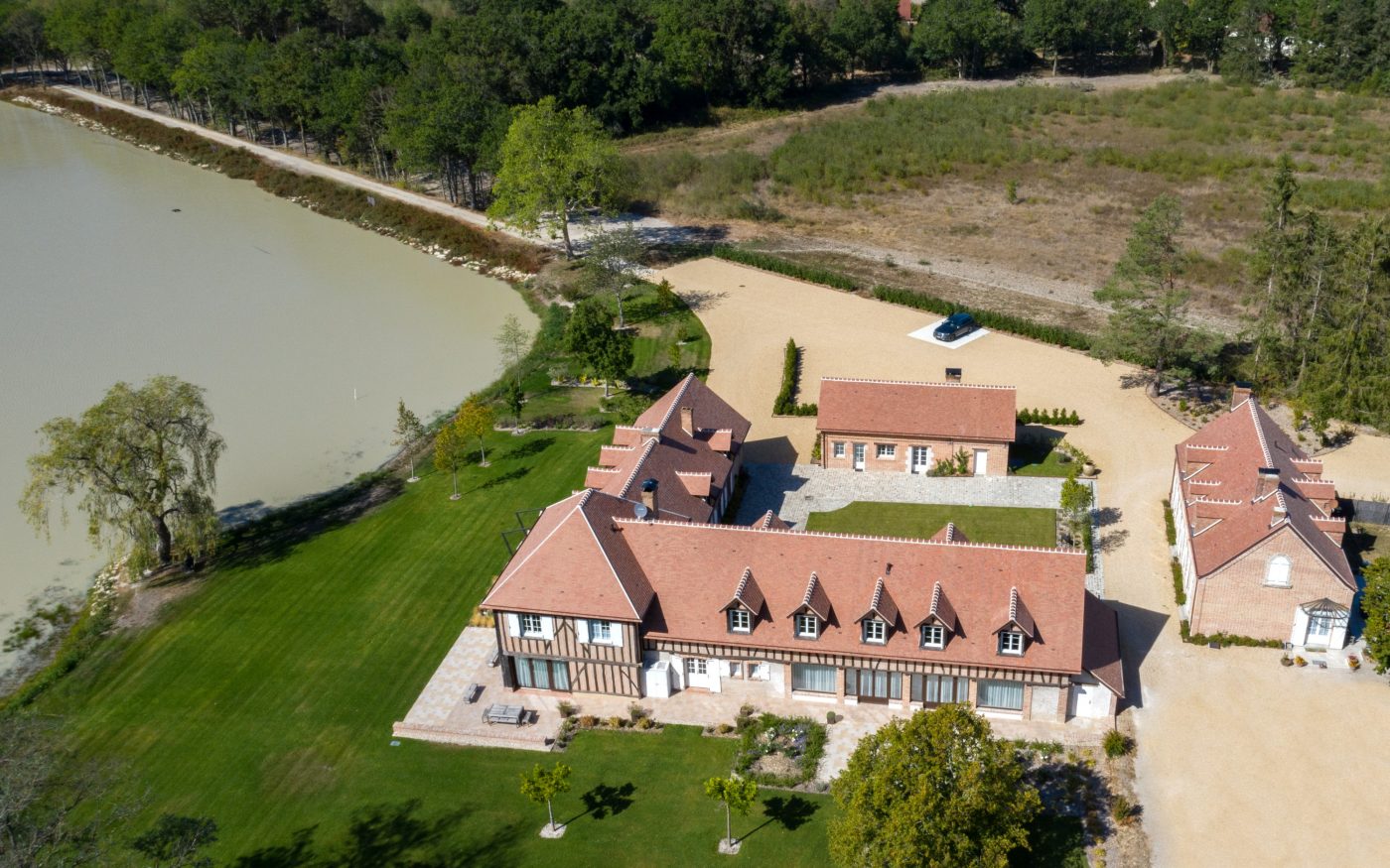 Maison individuelle avec un étage. Maison Sennely, 10 Chemin des Bastes 45240 SENNELY. Tuile Aléonard Saint-Vincent Ambre clair.