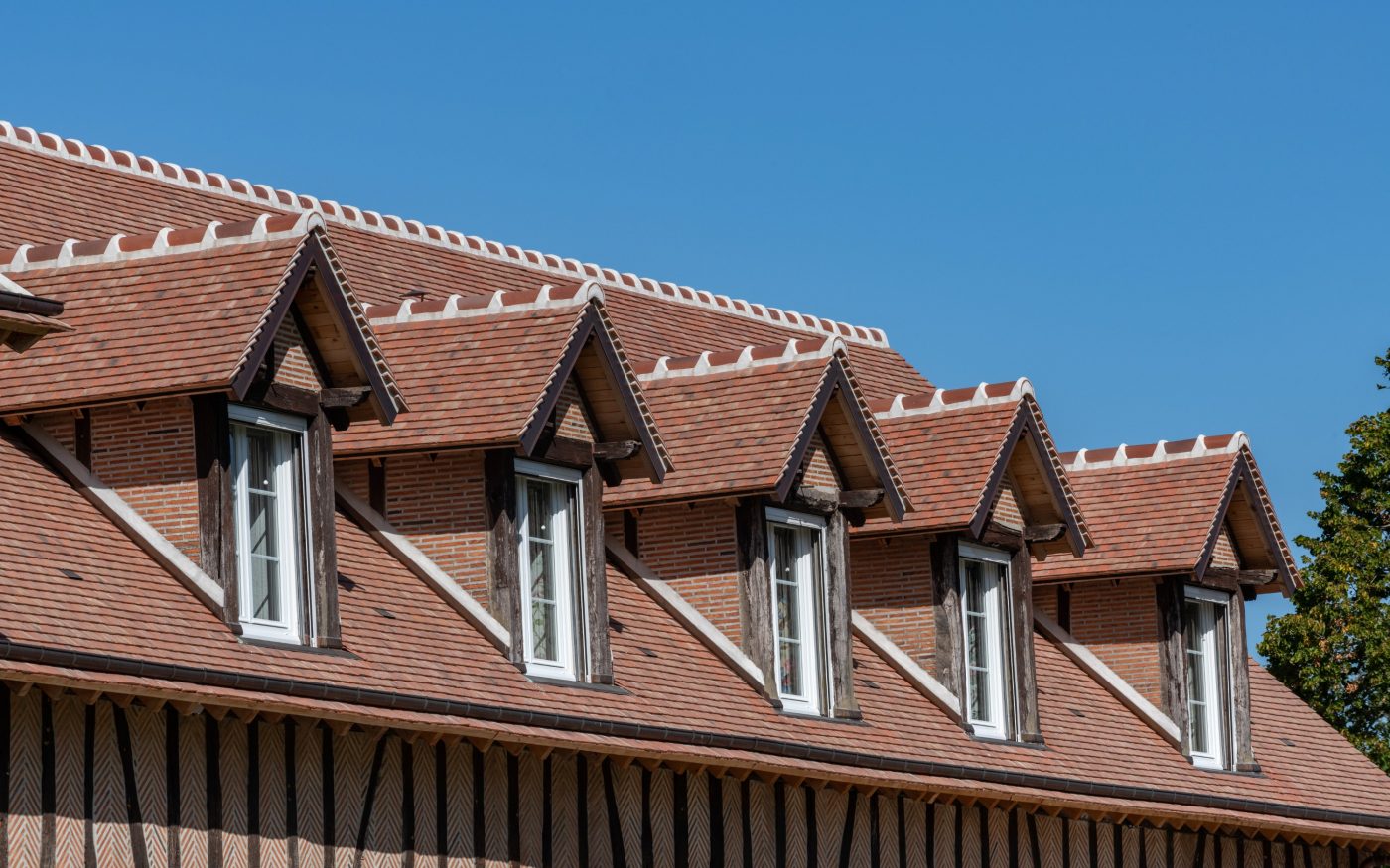 Maison individuelle avec un étage. Maison Sennely, 10 Chemin des Bastes 45240 SENNELY. Tuile Aléonard Saint-Vincent Ambre clair.