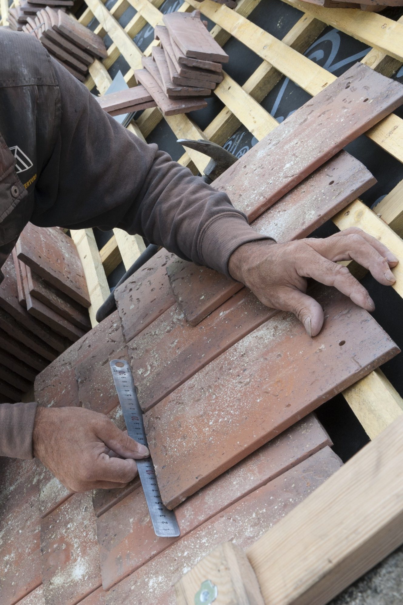 Musée du jouet situé dans le bâtiment Prieuré royal Saint-Louis classé en Monument historique. Musée du jouet, 1 Enclos de l'Abbaye 78300 POISSY. Tuile Koramic Aléonard Pontigny, Patrimoine 16 x 27 Vert de Lichen.